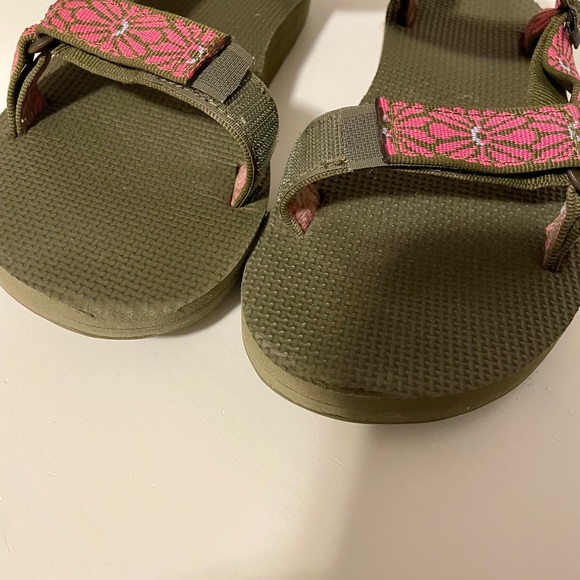 Teva Brown Sandals Size 7 - Picture 2 of 4